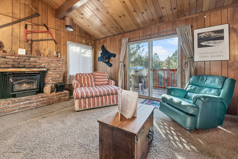 Public Area 2, Forest Edge Retreat, San Bernardino
