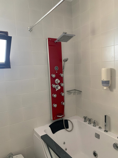 Bathroom 5, Hotel Patricia, Cádiz