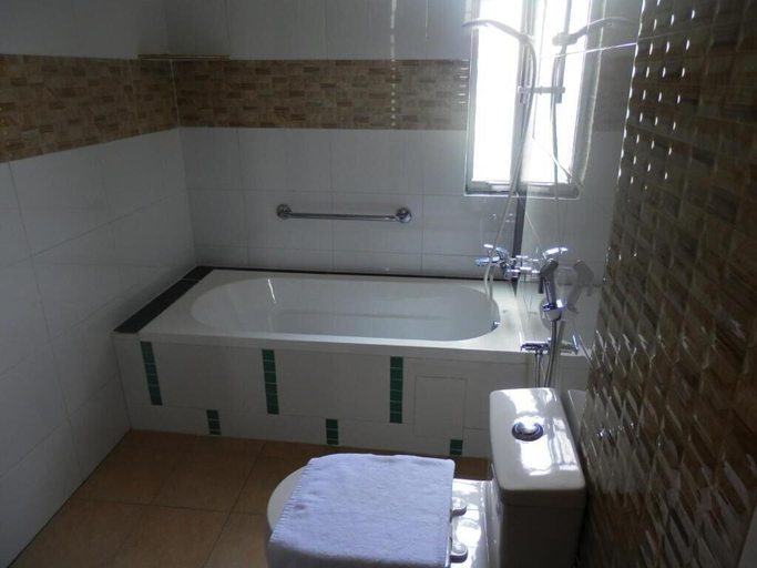 Bathroom 2, Lks Hotel, Malacca City