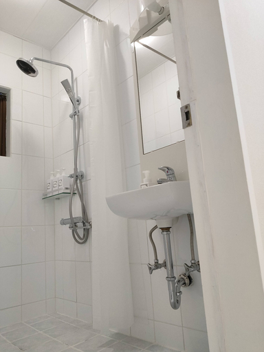 Bathroom 3, WARAYUN SO Port city May, Naha