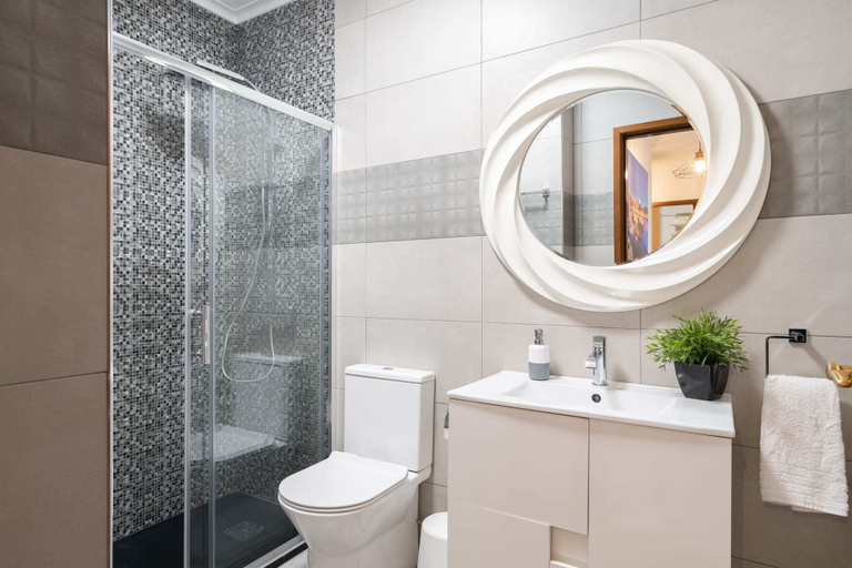 Bathroom 5, GuestReady - Modern 2BR Flat in Vila Nova de Gaia, Vila Nova de Gaia