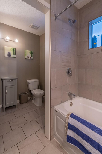 Bathroom 5, Banff Boundary Lodge Mountainview Studio, Division No. 15