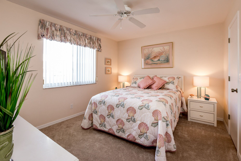 Bedroom 1, Royal Pelican 381, Lee