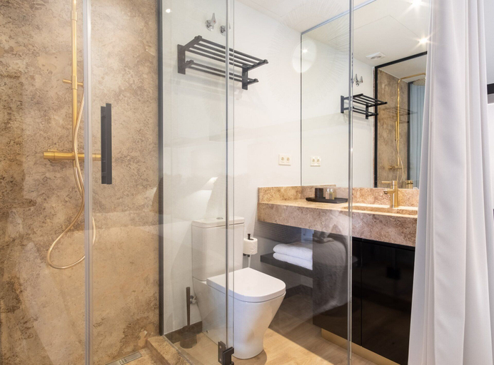 Bathroom 4, Gran Via 63 Rooms, Madrid