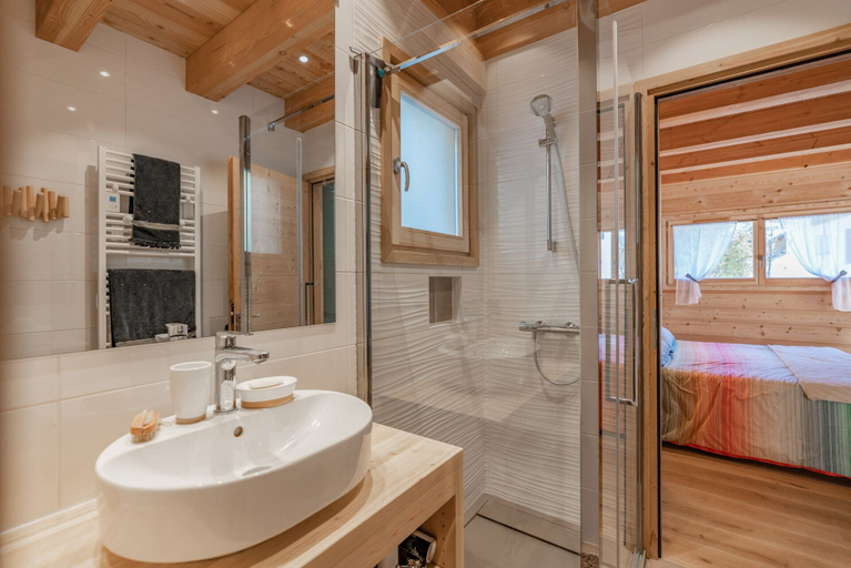 Bathroom 4, Chalet Le Lorgnon, Hautes-Alpes