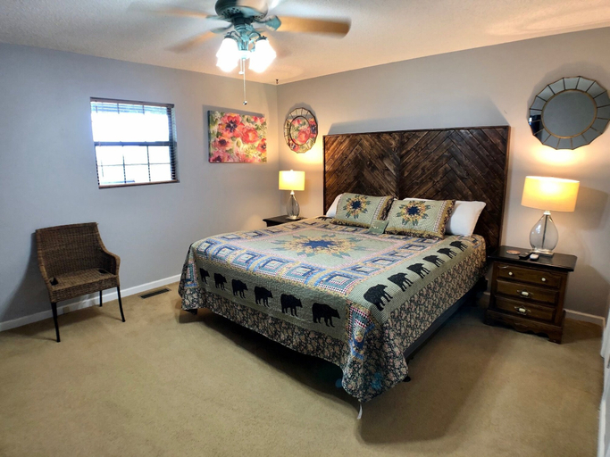 Bedroom 3, Out On A Limb, Sevier