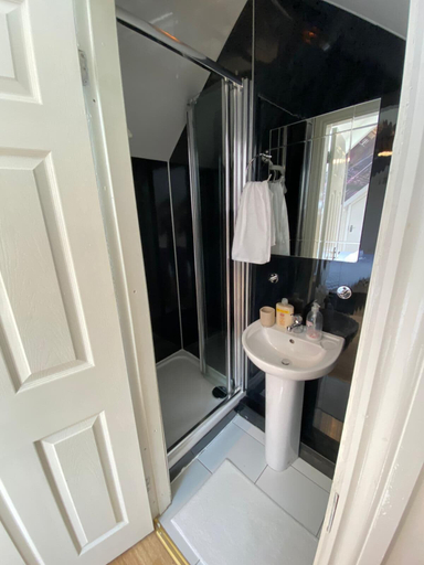 Bathroom 5, Amazing 8 bedroom apartment, Newcastle upon Tyne