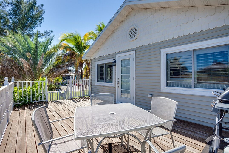 Exterior & Views 2, Beach Hideaway Upper Level, Lee