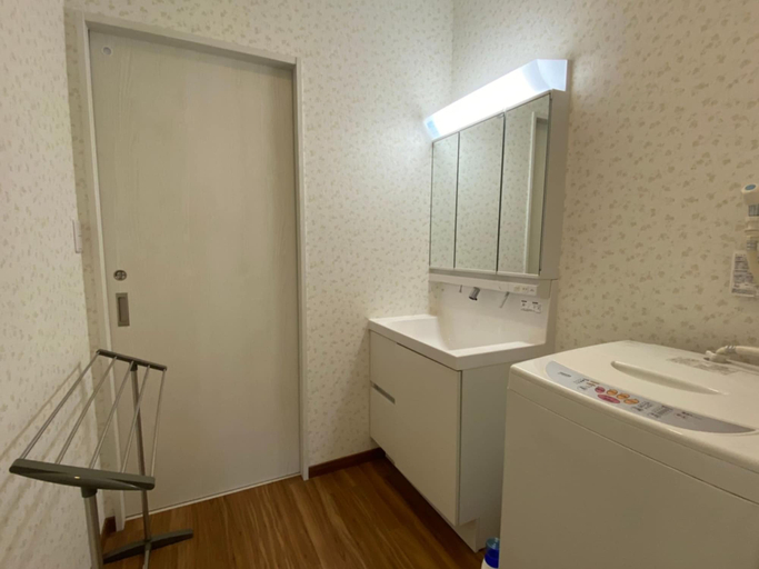 Bathroom 3, F-area Itoshima, Shima