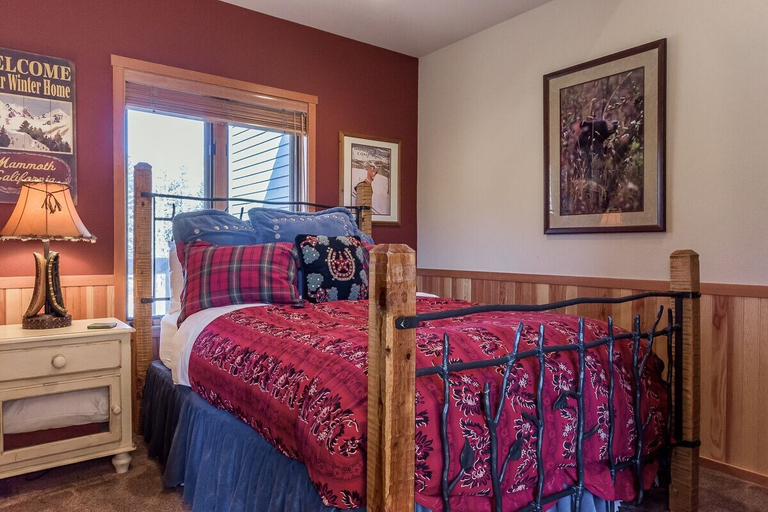 Bedroom 3, Snowcreek Resort Vacation Rentals, Mono