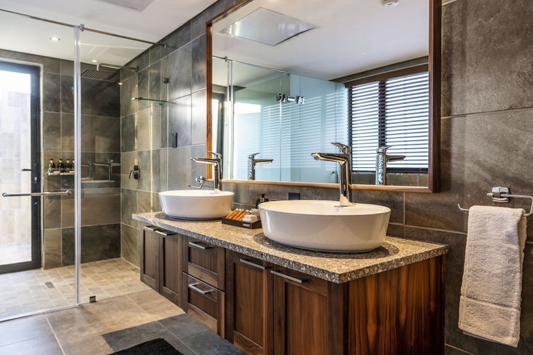 Bathroom 4, Ingwe Lodge, Waterberg