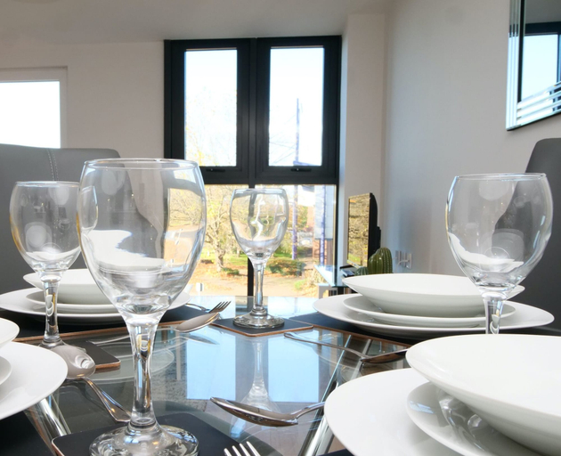 Food & Drinks 5, Leeds Victoria Riverside Apartments, Leeds