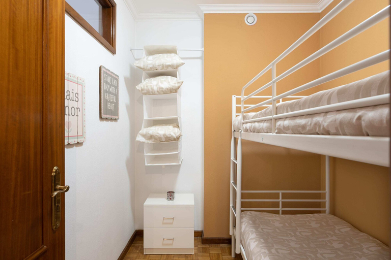Bedroom 3, GuestReady - Modern 2BR Flat in Vila Nova de Gaia, Vila Nova de Gaia