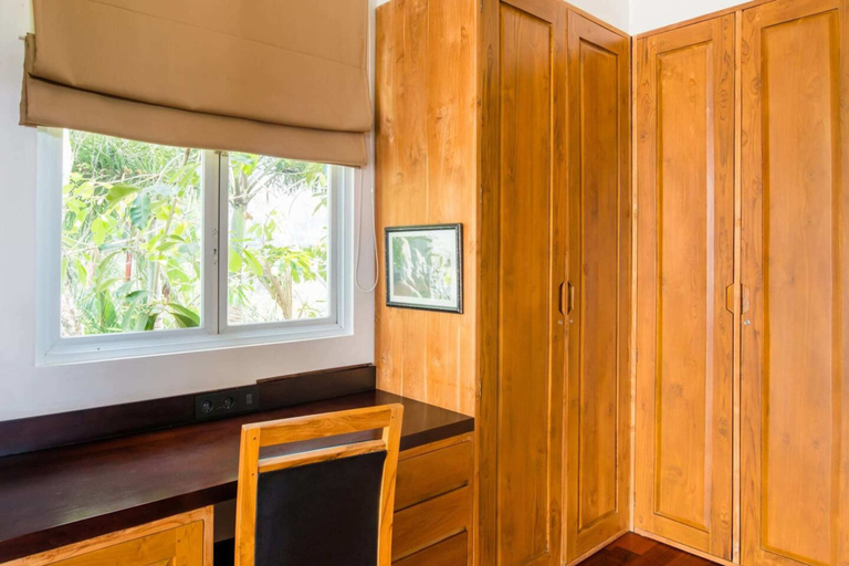 Others 1, Family Friendly Private Villa, 5 BR, Canggu w/ Staff, Badung