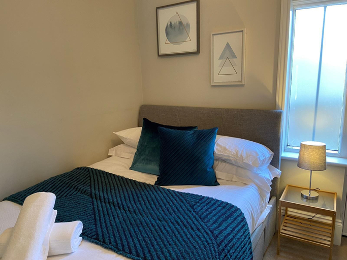 Bedroom 2, Luxurious 1 bedroom apartment, Reading
