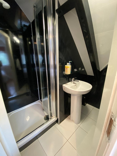 Bathroom 4, Amazing 8 bedroom apartment, Newcastle upon Tyne