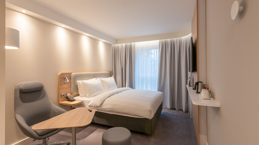 Bedroom 2, Holiday Inn Express Mannheim – City Hauptbahnhof, an IHG Hotel, Mannheim