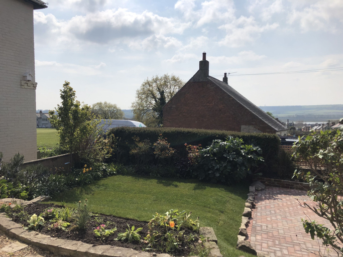 Exterior & Views 2, Clara Cottage, Isle of Wight
