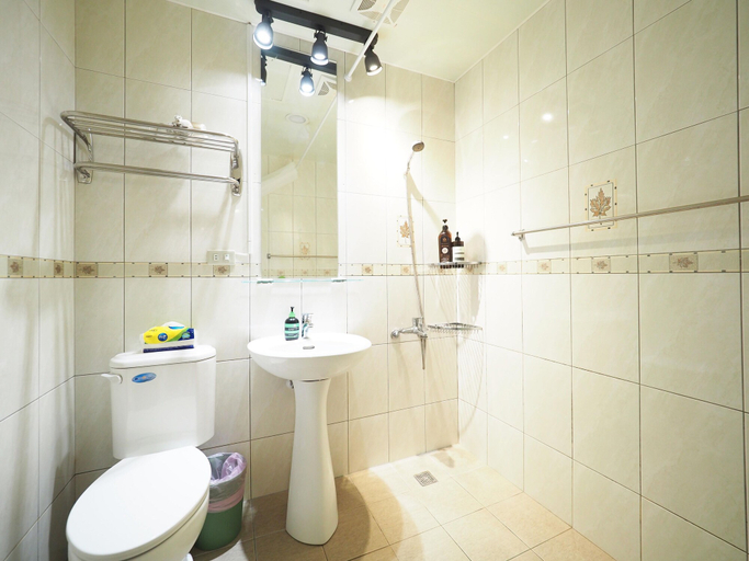 Bathroom 5, luxury Linguang MRT station, Taipei City
