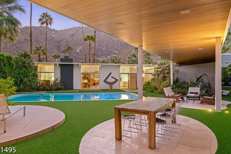 Sport & Beauty 1, Modern Oasis, Riverside