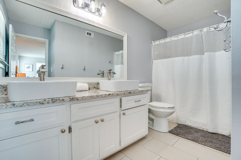 Bathroom 4, Vitamin Sea, Gulf