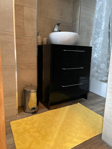 Bathroom 4, Luxurious 1 bedroom apartment, Reading