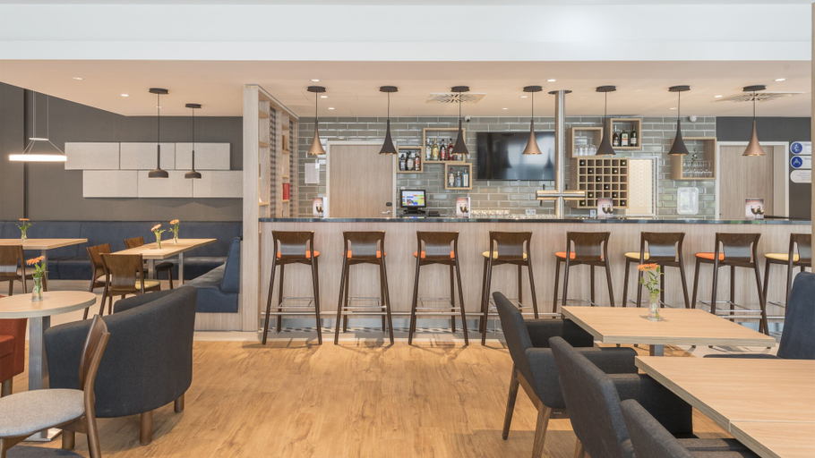 Food & Drinks 4, Holiday Inn Express Mannheim – City Hauptbahnhof, an IHG Hotel, Mannheim