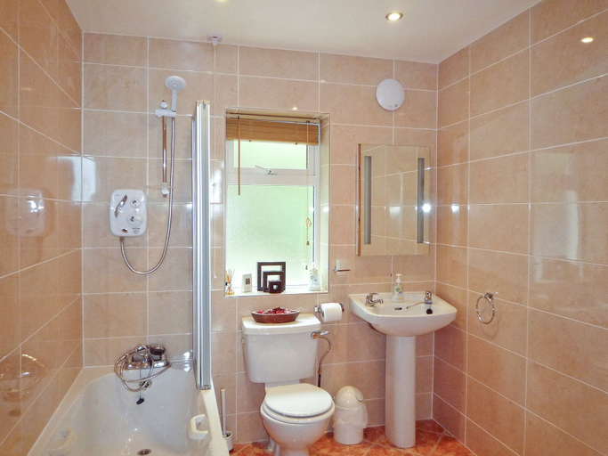 Bathroom, Radharc na Cealla Holiday Home
