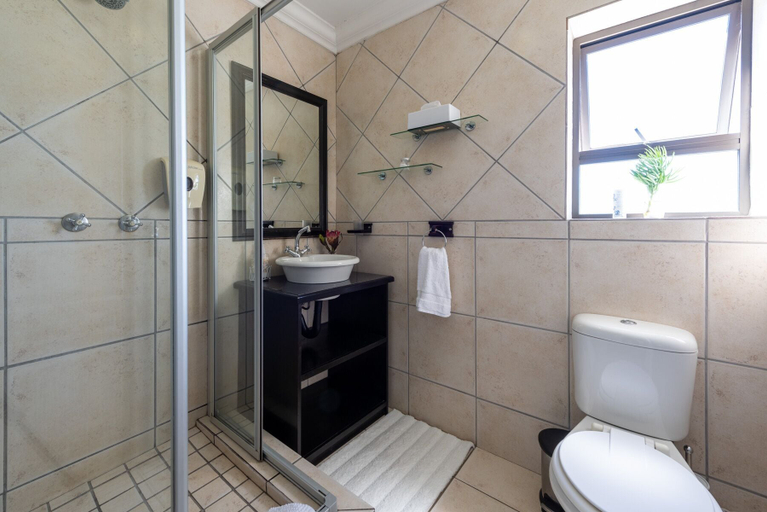 Bathroom 4, 6 On Protea, Eden