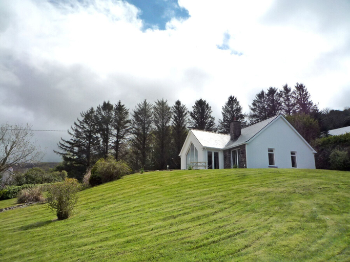 Exterior & Views 2, Radharc na Cealla Holiday Home