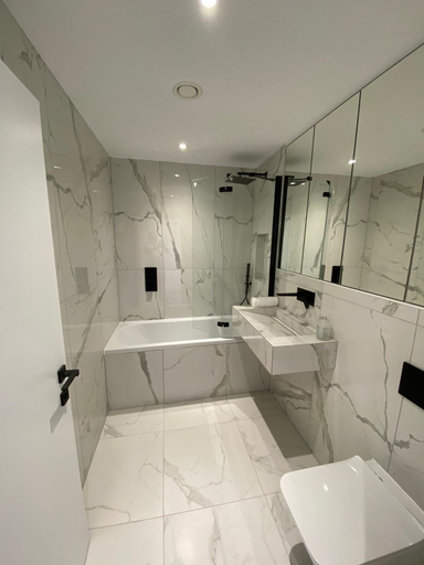 Bathroom 4, Amazing 2 Bed Flat with Parking, West Berkshire