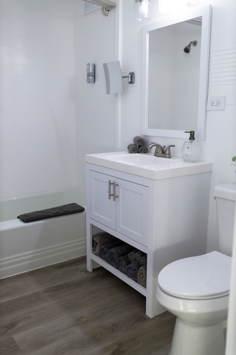 Bathroom 4, Chic Collection by NOHOTEL on PTree RD, Atlanta