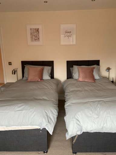 Bedroom 2, Central Location - 2 Bedroom Apartment, Reading