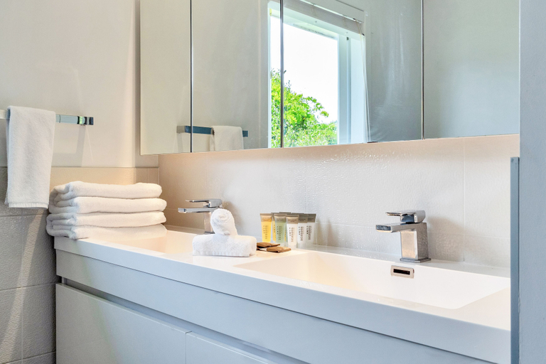 Bathroom 3, Bright Airy & Spacious 3 BR Home, Waitakere