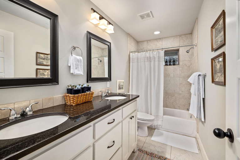 Bathroom 5, The Oak Hollow - Historic Downtown Rogers, Benton