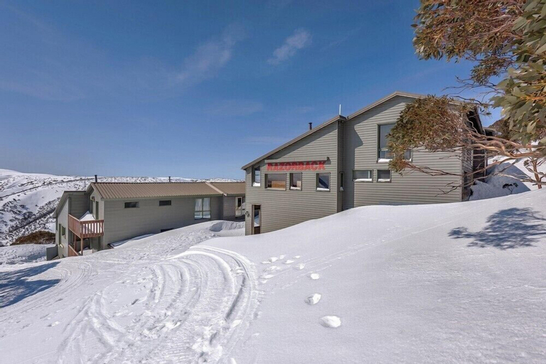 Raazorback 9, Alpine - East