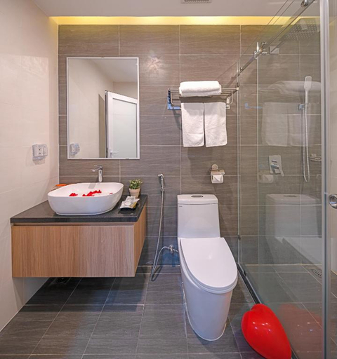 Bathroom 5, Suri Apartment & Hotel, Da Nang