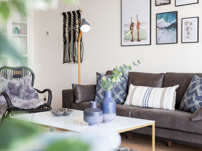 Others 5, Restyled apartment with great view, The Hague