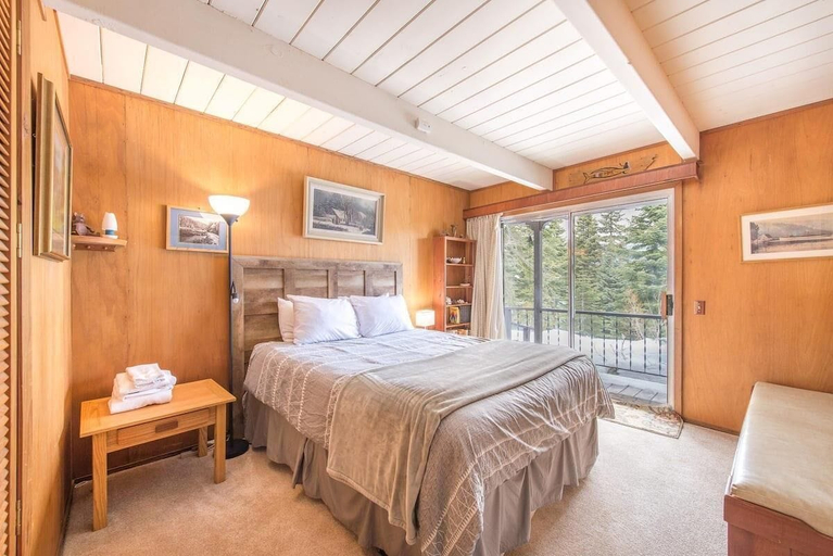 Bedroom 4, Mahogany by Avantstay Snowbird Cabin w Full Chamberlands Access, Placer