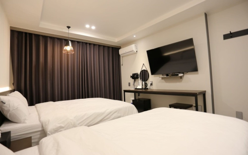 Bedroom 4, Gangneung Gyeongpodae Hotel Mare, Gangneung