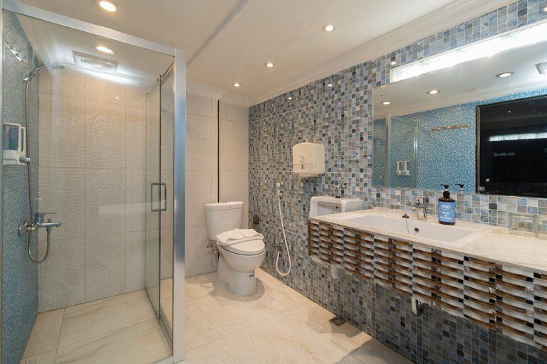 Bathroom 5, Sans Hotel Beauty Palembang, Palembang