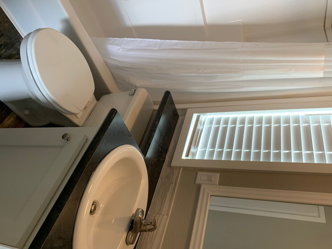 Bathroom 3, Caribbean Shores Bungalows, Martin