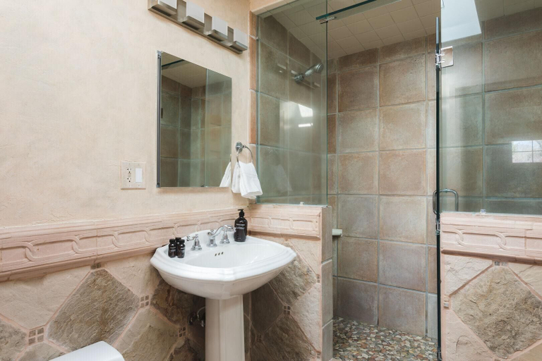 Bathroom 5, Mockingjay - Peaceful Ranch Home w Spa & Pool, Sonoma