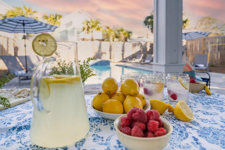Food & Drinks 4, Lyle - Beach Getaway w Pool & Balcony Views, Okaloosa