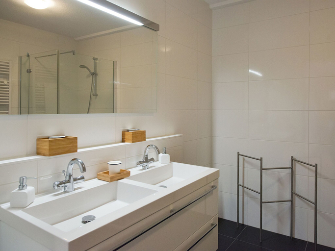 Bathroom 3, Spacious modern apartment in Scheveningen, Den Haag