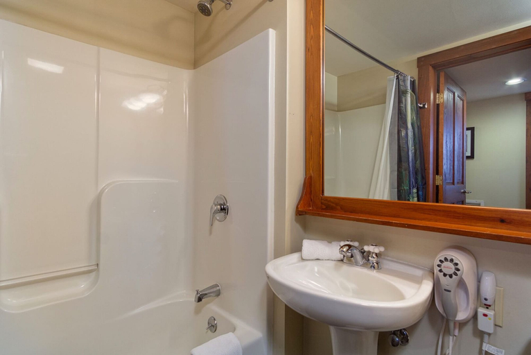 Bathroom 3, Rimfire by Casago, Pocahontas