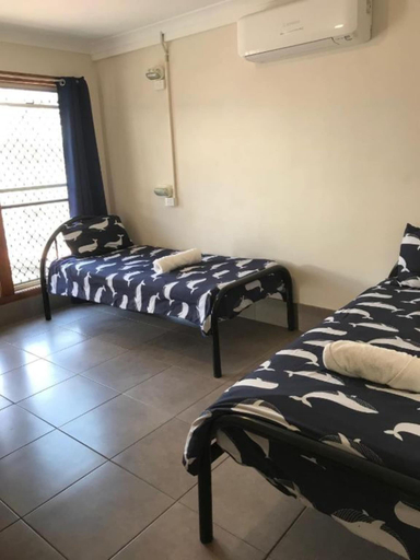 Bedroom 3, Flashpackers Hervey Bay Hostel, Hervey Bay - Pt A