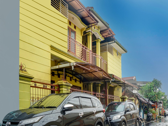 Exterior & Views 2, SPOT ON 91317 Gemilang Guesthouse Syariah, Malang