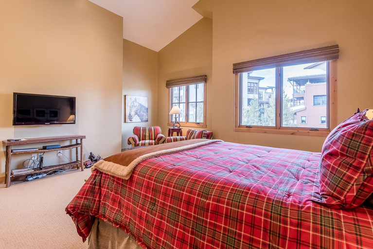 Bedroom 2, Angani Way Townhome 102 by Alpine Lodging Sun Valley, Blaine