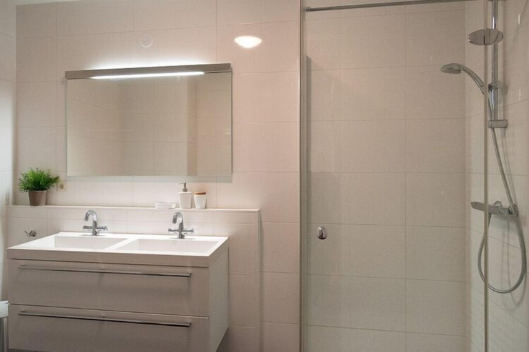 Bathroom 3, Apartment in Scheveningen with Harbor View, Den Haag